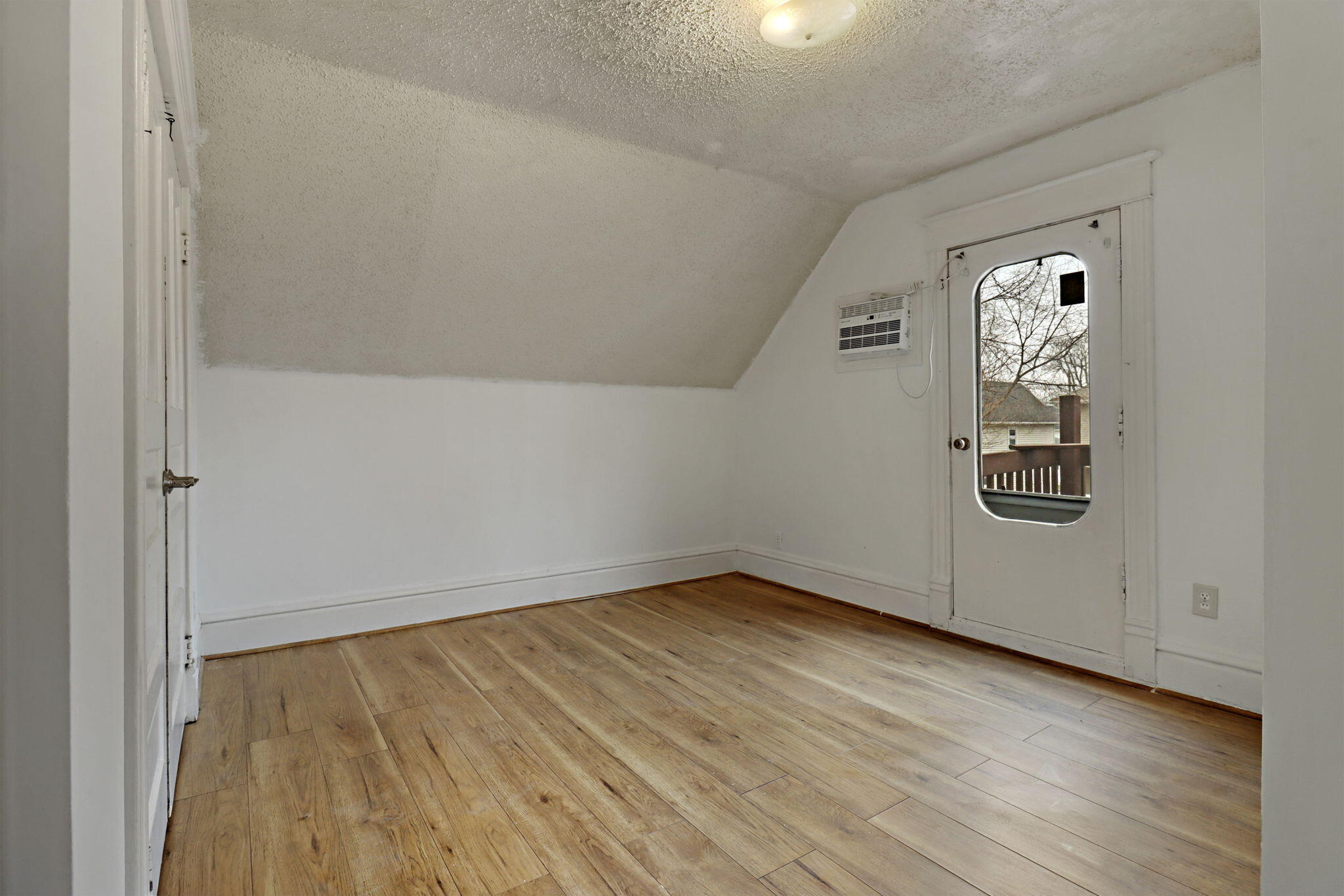 937 Grove Avenue Racine, WI 53405 - Photo 8 of 21 8-web-or-mls-UNIT 2 - 10