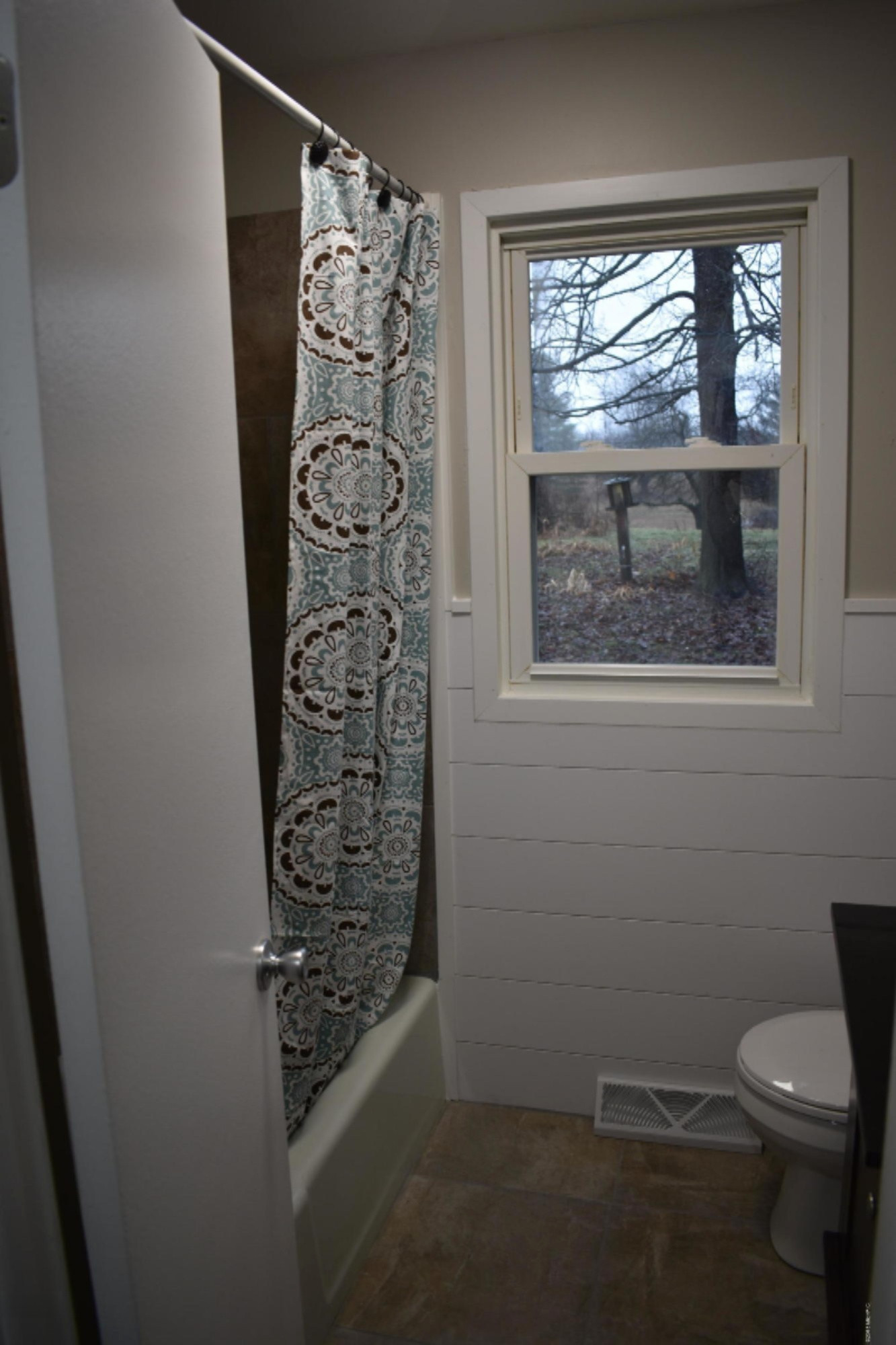 236 10 Mile Road Northwest Sparta, MI 49345 - Photo 9 of 23 Main level bath
