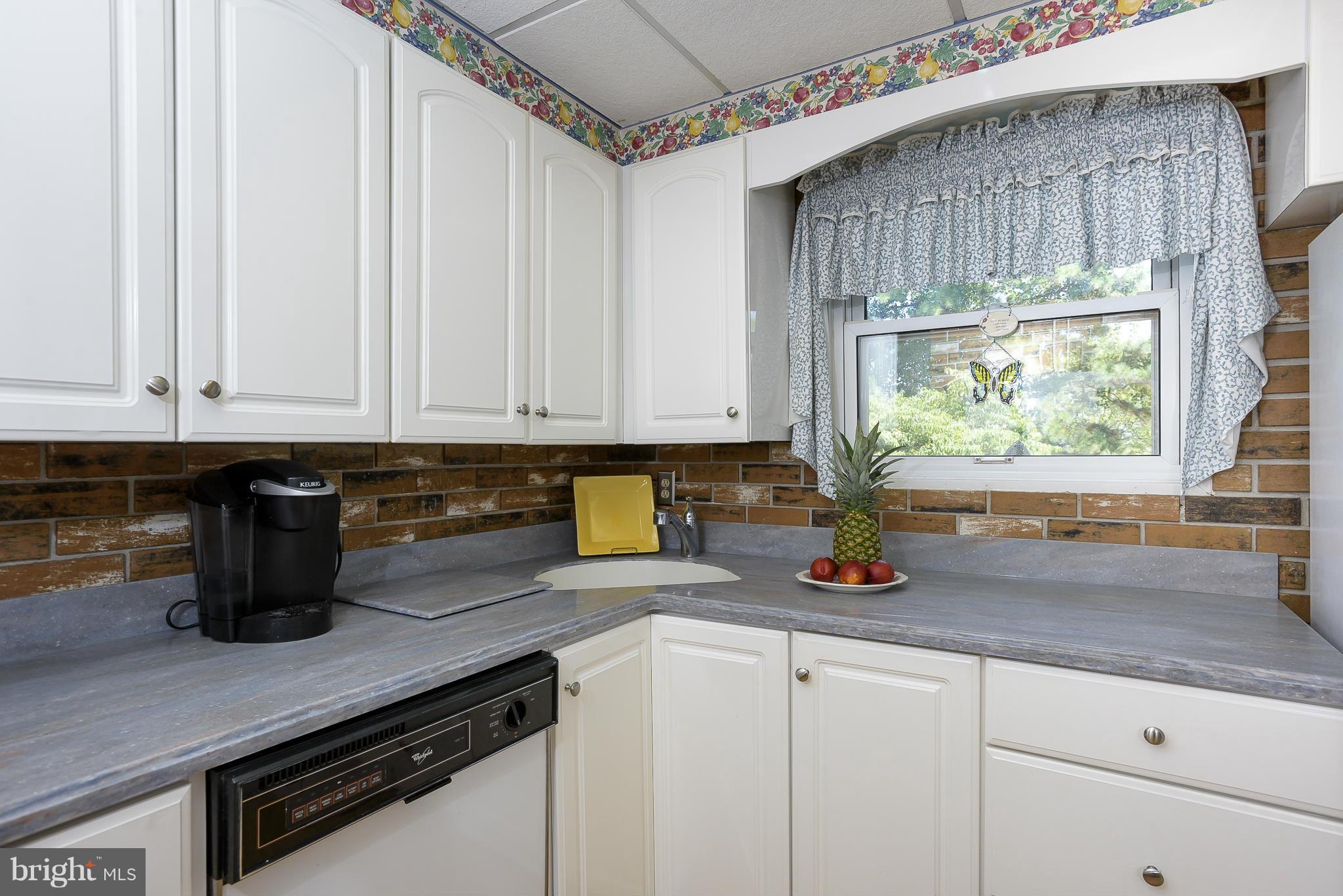 1329 Rolling Rd. Catonsville, MD 21228 - Photo 7 of 30 Kitchen