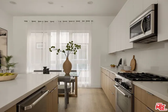 $1,199,000 | 6118 Marbella Lane, Los Angeles, CA 90038