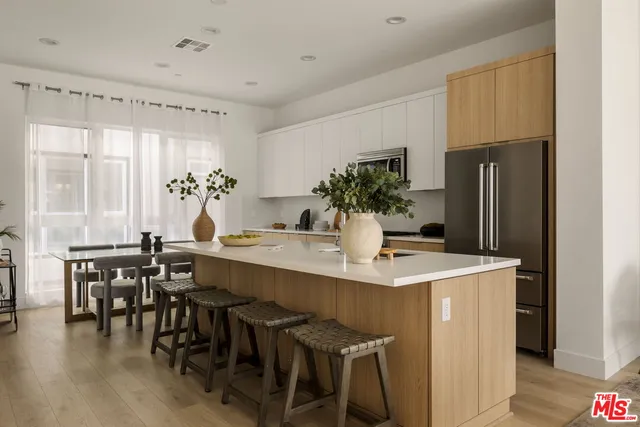 $1,199,000 | 6118 Marbella Lane, Los Angeles, CA 90038