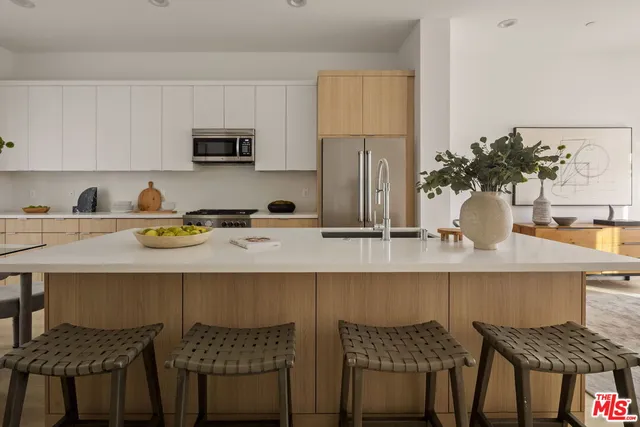 $1,199,000 | 6118 Marbella Lane, Los Angeles, CA 90038