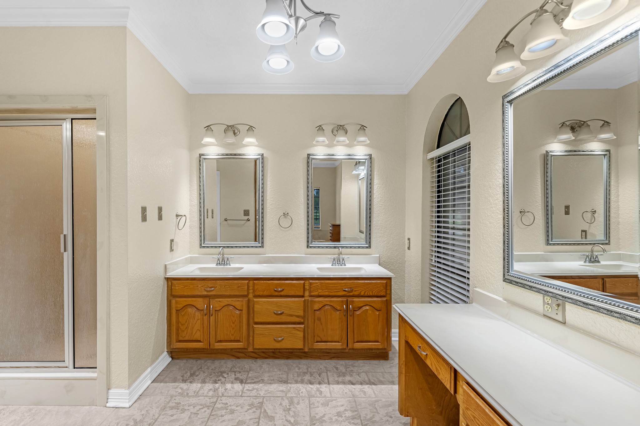 24849 County Road 48 Angleton, TX 77515 - Photo 20 of 48 a bathroom with a tub sink and mirror