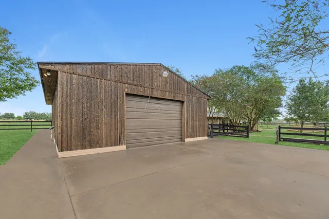 a view of a house with backyard and trees
