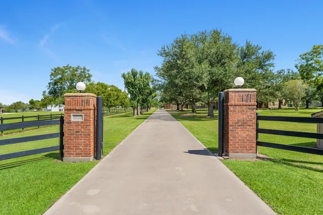 a view of a park with welcome board