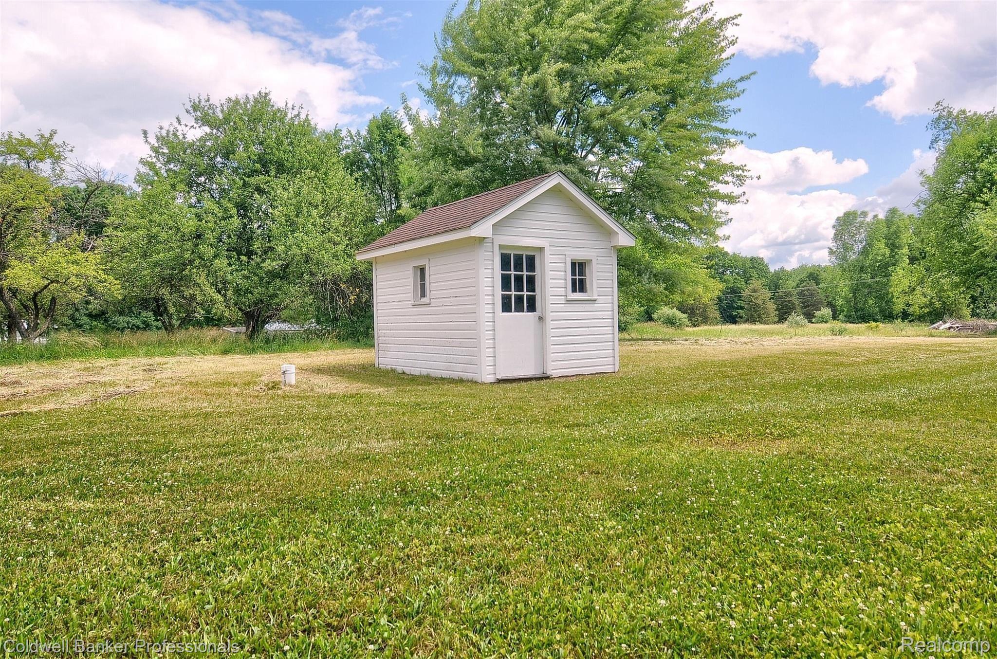 801 Maxfield Lake Road Brighton, MI 48114 - Photo 24 of 65 48-Shed.jpg
