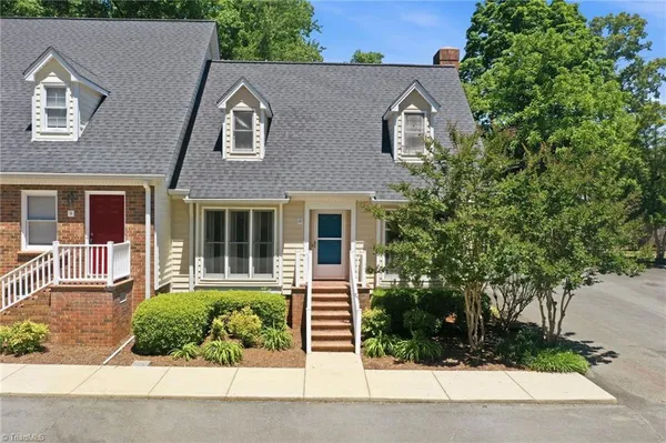 $215,000 | 1121 Sherwood Drive, Unit 10, Burlington, NC 27215