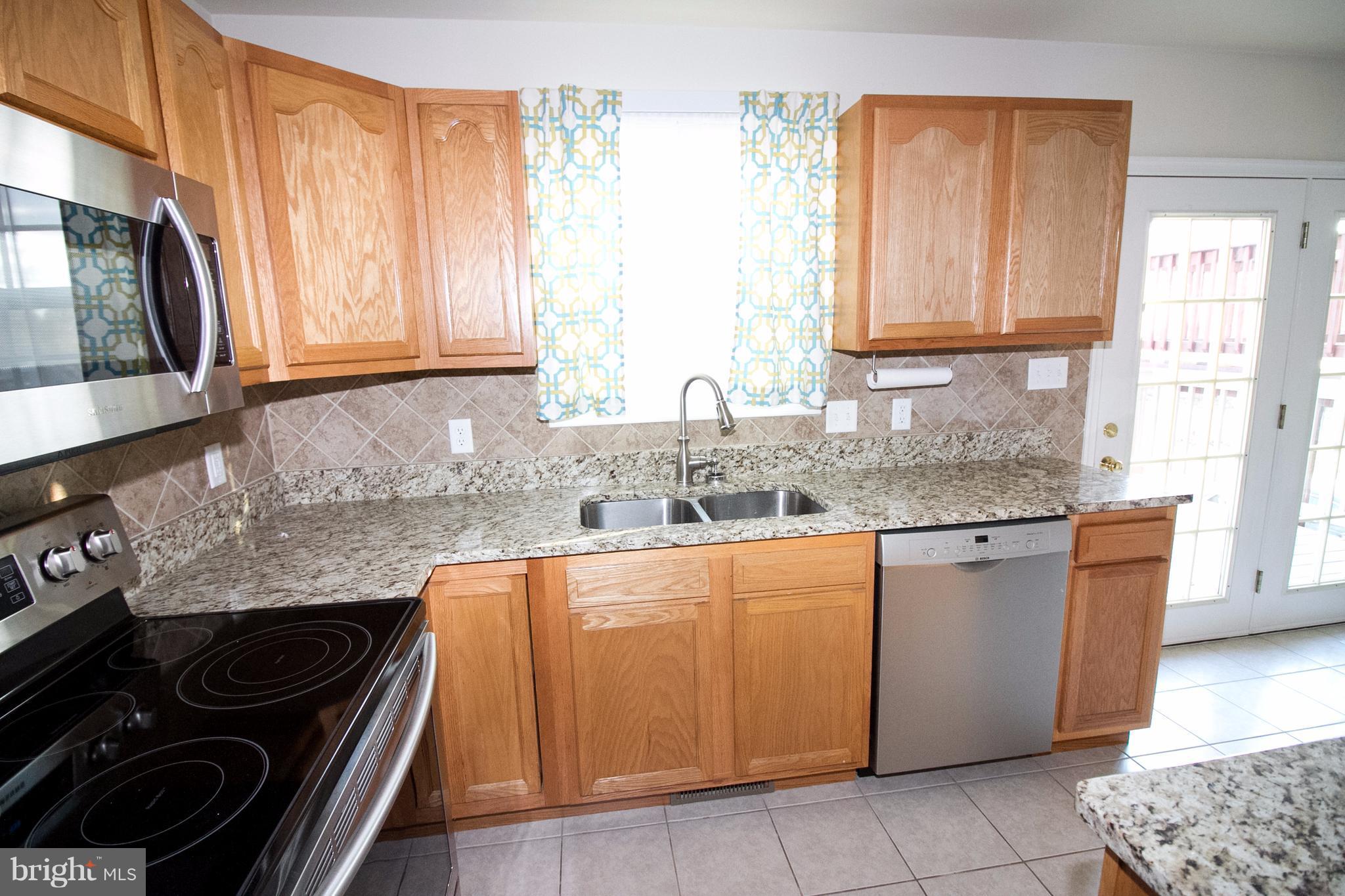 304 East 5th Avenue Ranson, WV 25438 - Photo 4 of 23 Granite counters & stainless appliances