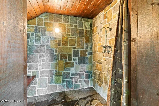 $2,849,000 | 15 Green Harbour Lane, Lake George, NY 12845