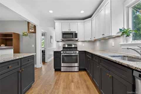 $6,000 | 96 School Street, Oyster Bay, NY 11771