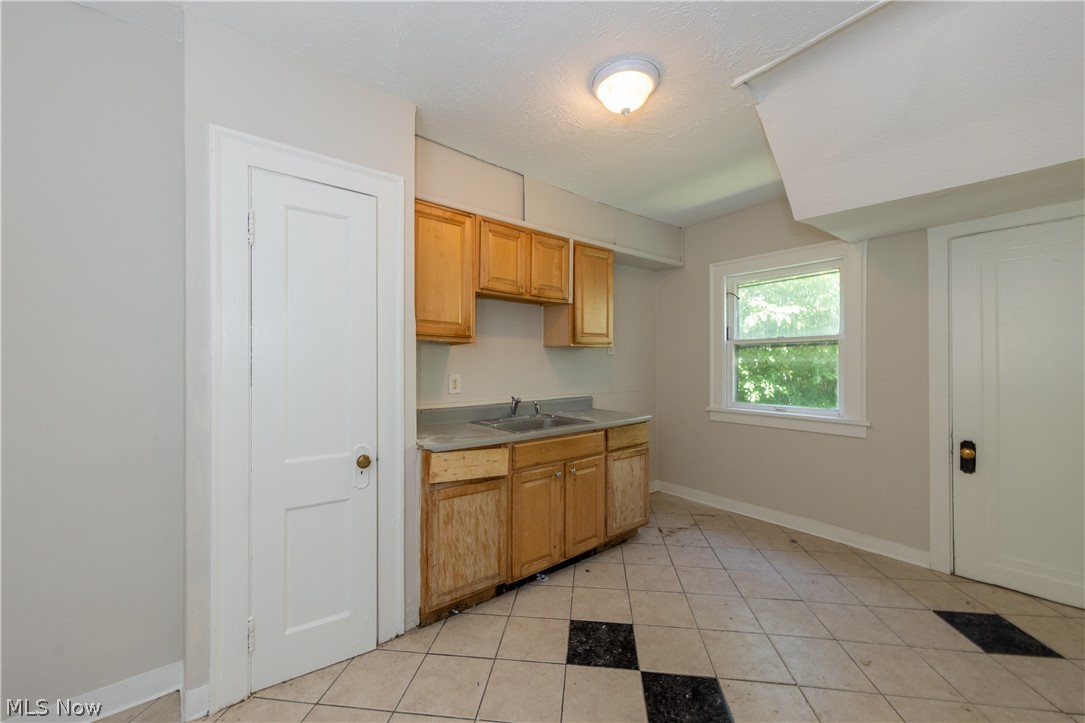 14650 Superior Road Cleveland, OH 44118 - Photo 9 of 50
