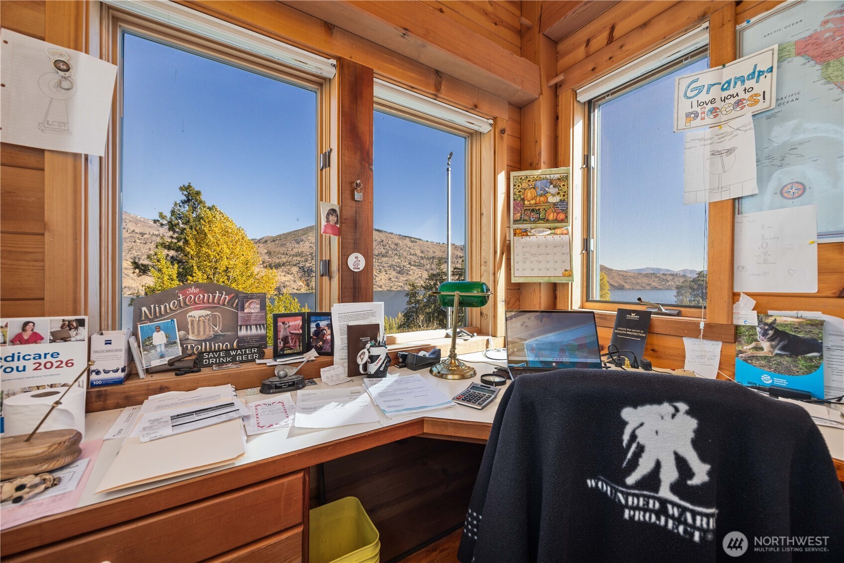 16495 South Lakeshore Road Chelan, WA 98816 - Photo 21 of 40 a view of a living room with a large window