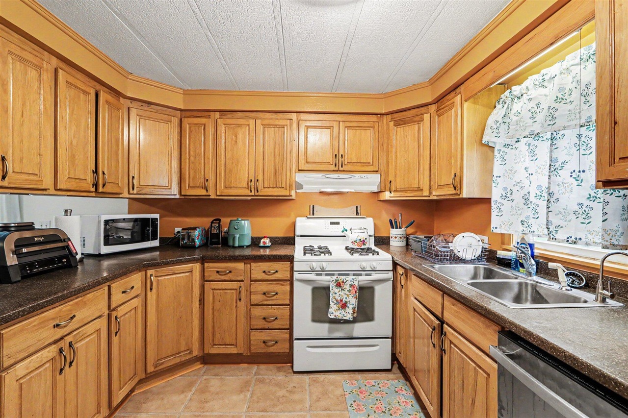 55719 Resort Road Three Rivers, MI 49093 - Photo 13 of 35