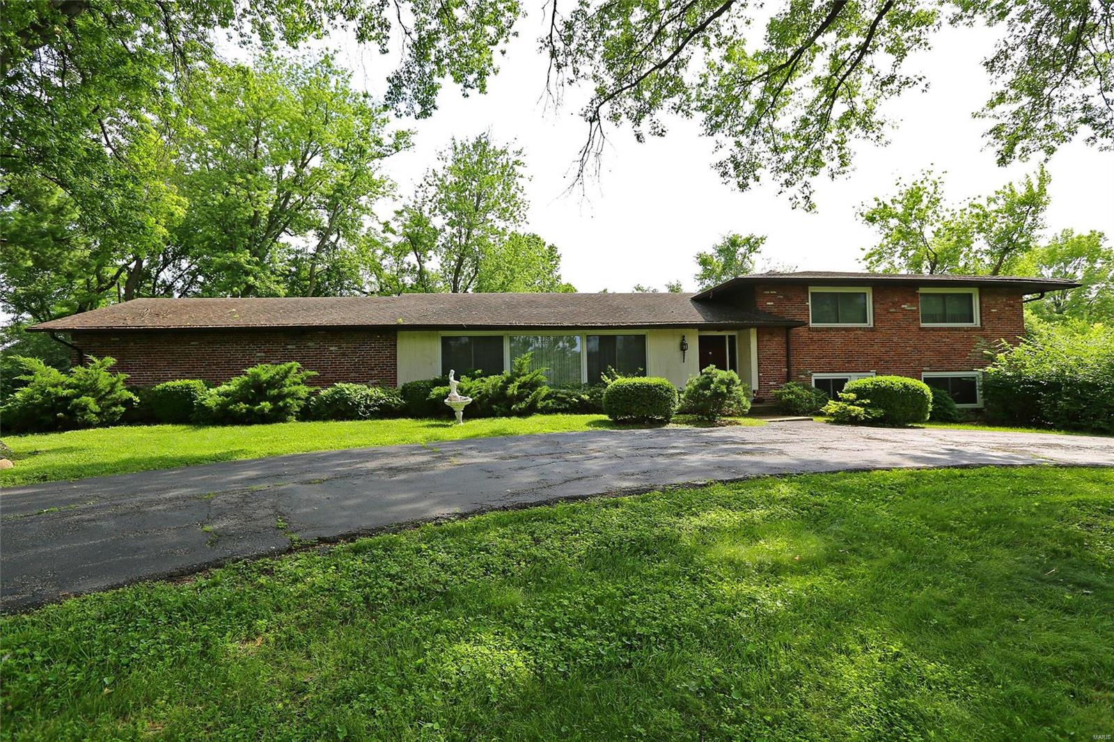 12418 Conway Road St. Louis, MO 63141 - Photo 1 of 32 Gallery Image 1