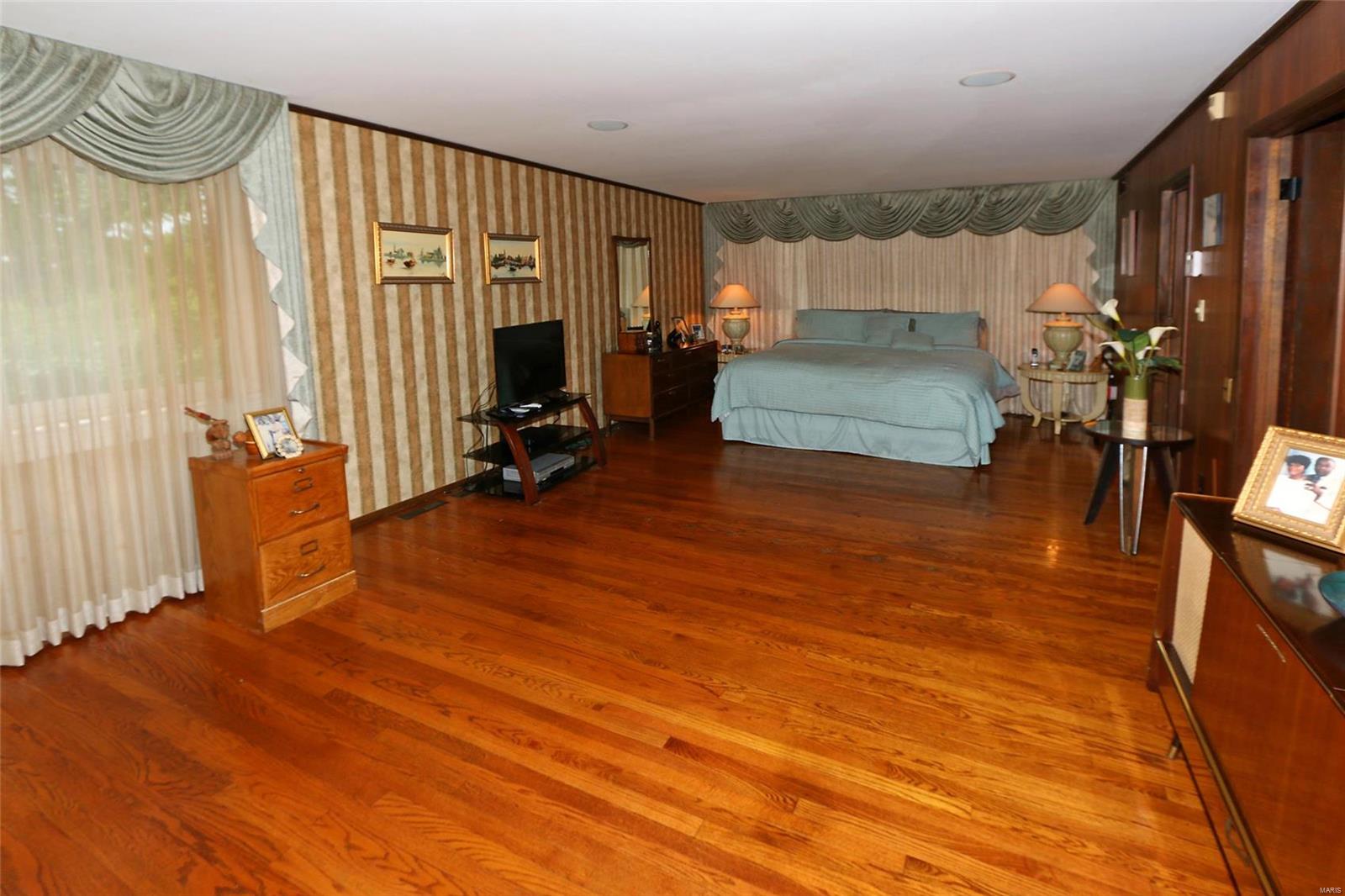 12418 Conway Road St. Louis, MO 63141 - Photo 20 of 32 Gallery Image 20