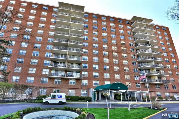 $295,000 | 301 Beech Street, Unit 2F, Hackensack, NJ 07601