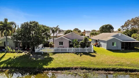 $479,900 | 3 East Chesterfield Drive, Boynton Beach, FL 33426