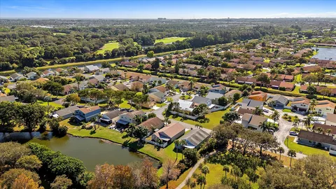 $479,900 | 3 East Chesterfield Drive, Boynton Beach, FL 33426