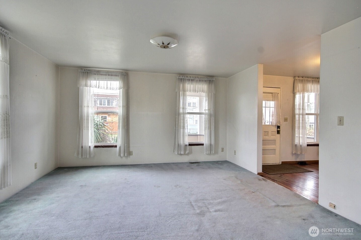 3902 South Angel Place Seattle, WA 98118 - Photo 15 of 39 an empty room with windows and closet