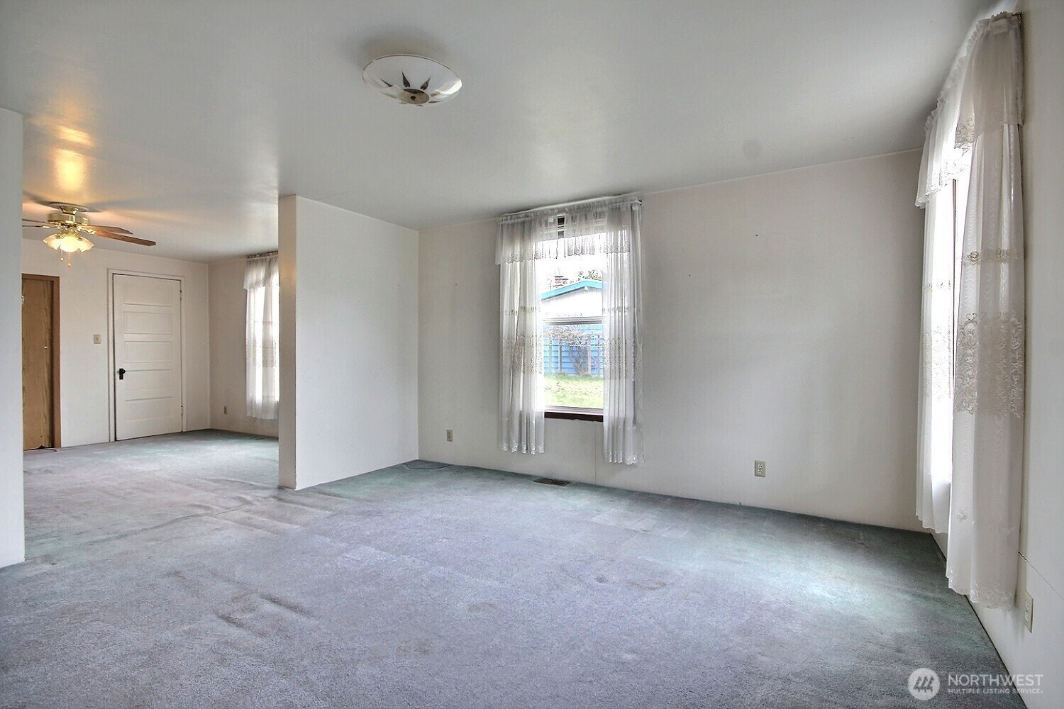 3902 South Angel Place Seattle, WA 98118 - Photo 16 of 39 an empty room with windows and closet