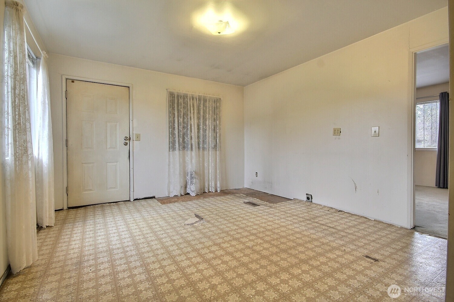 3902 South Angel Place Seattle, WA 98118 - Photo 22 of 39 a view of an empty room