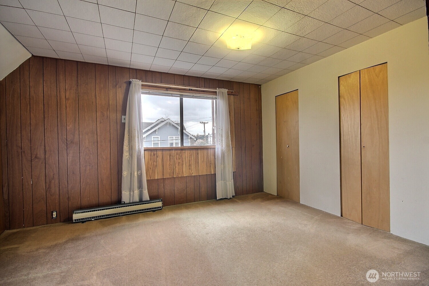 3902 South Angel Place Seattle, WA 98118 - Photo 28 of 39 an empty room with windows