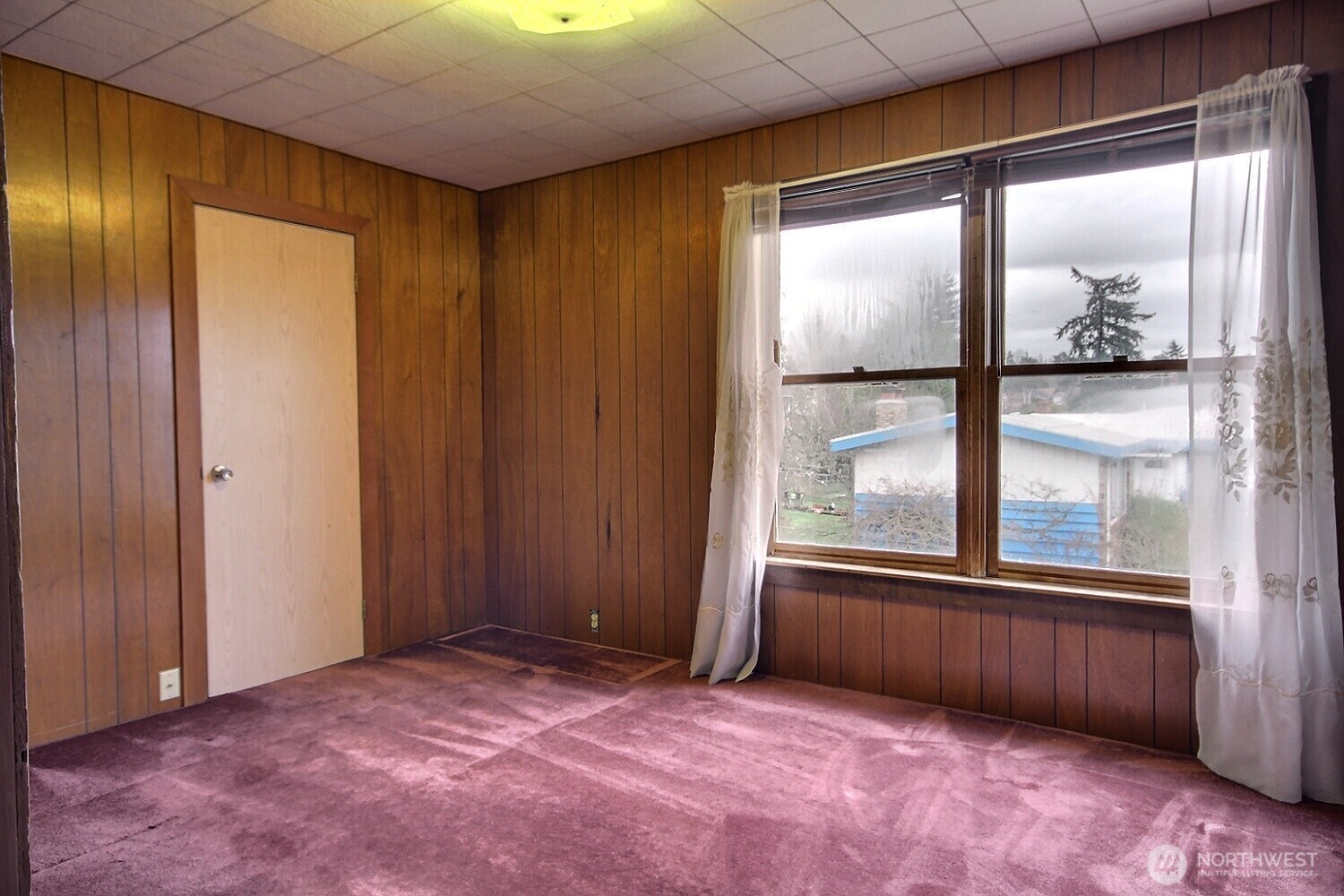 3902 South Angel Place Seattle, WA 98118 - Photo 30 of 39 an empty room with window