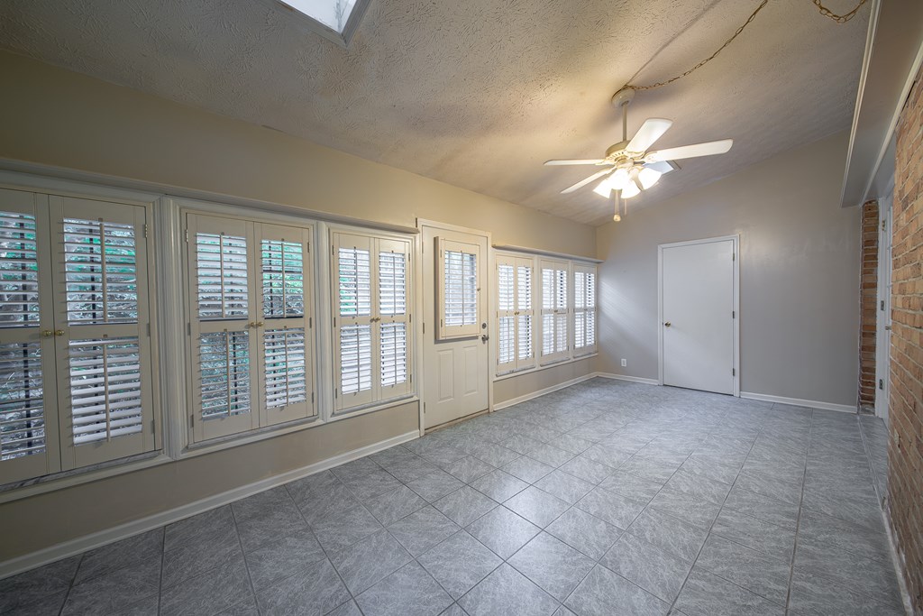 2525 Norris Road Columbus, GA 31907 - Photo 20 of 44 Enclosed patio