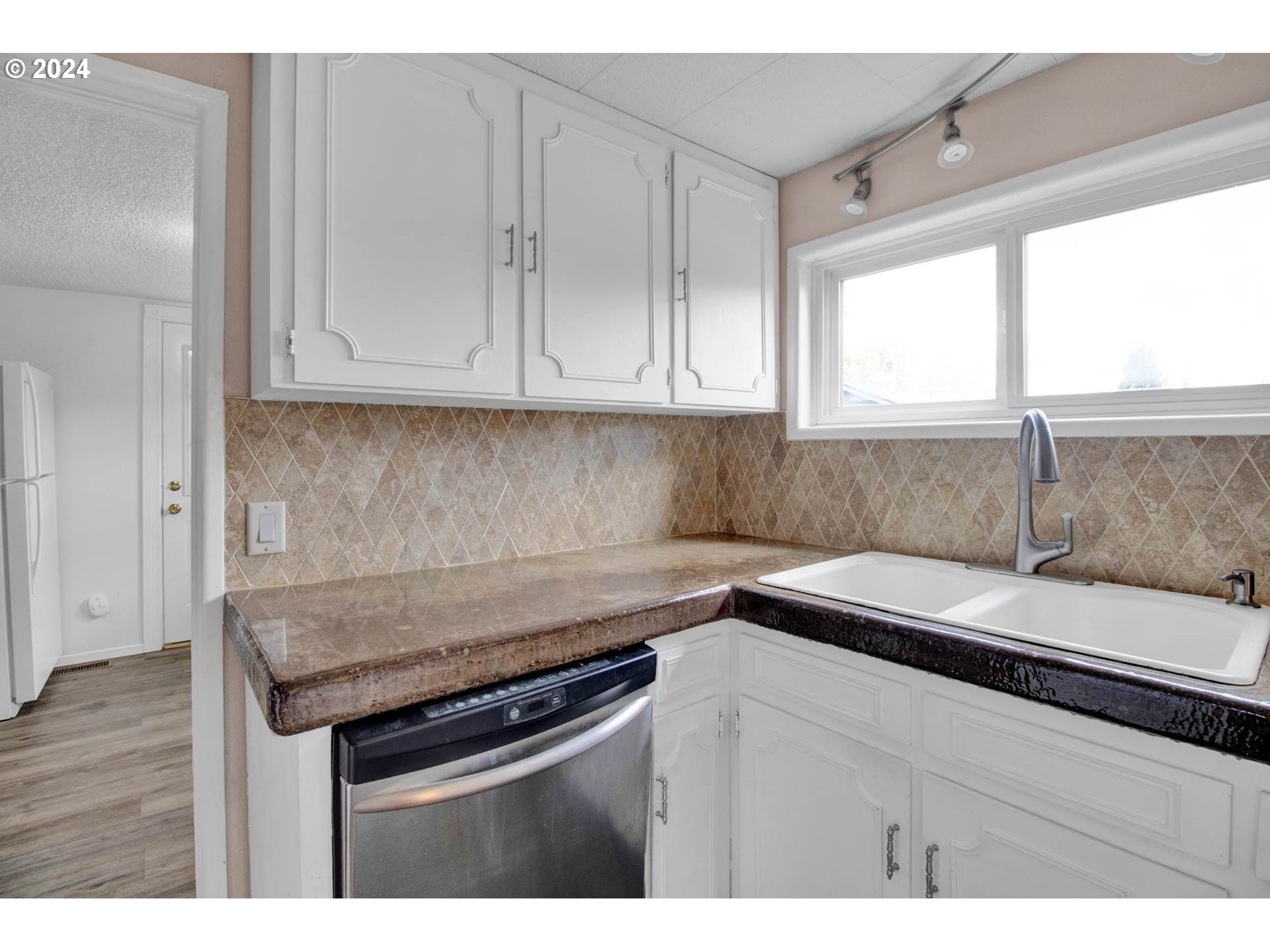 358 South 70th Street Springfield, OR 97478 - Photo 13 of 34 Gallery Image 13