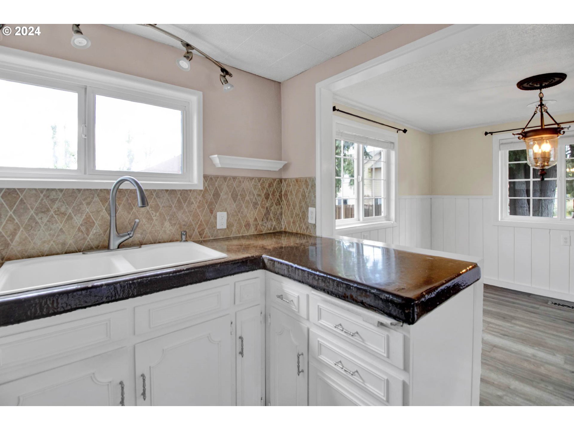 358 South 70th Street Springfield, OR 97478 - Photo 15 of 34 Gallery Image 15