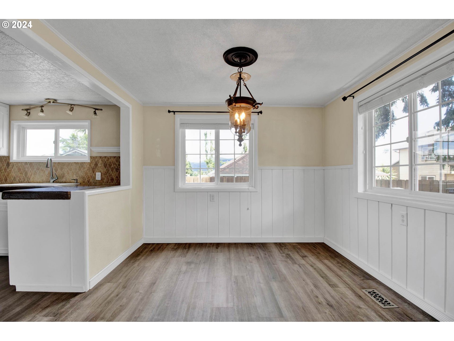 358 South 70th Street Springfield, OR 97478 - Photo 9 of 34 Gallery Image 9
