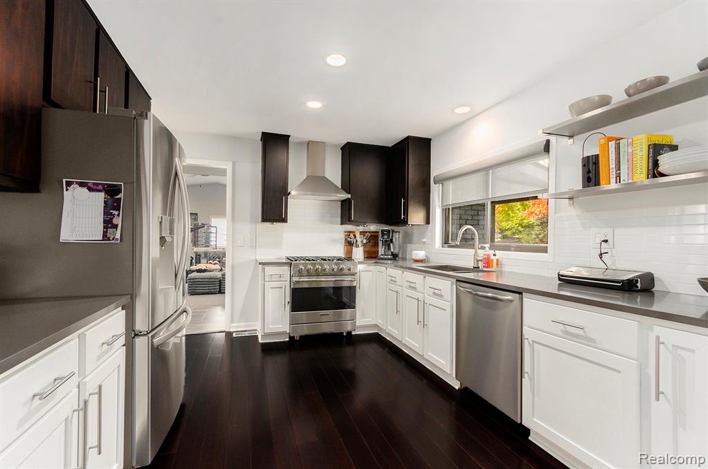 29849 Sugar Spring Road Farmington Hills, MI 48334 - Photo 8 of 49