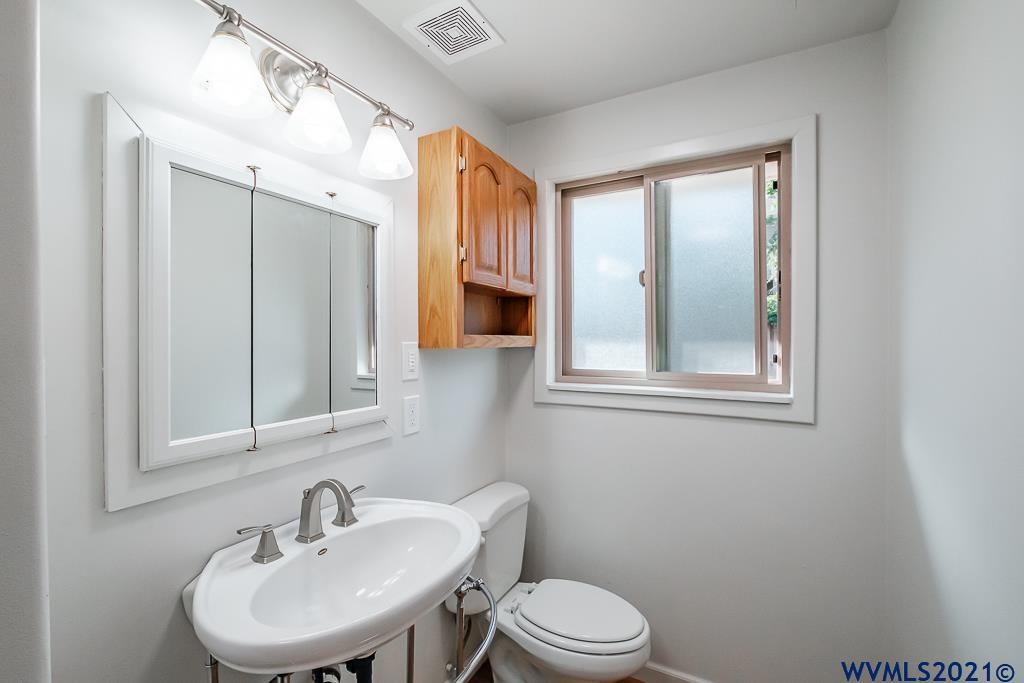 2714 Northwest Gibson Hill Road Albany, OR 97321 - Photo 15 of 41