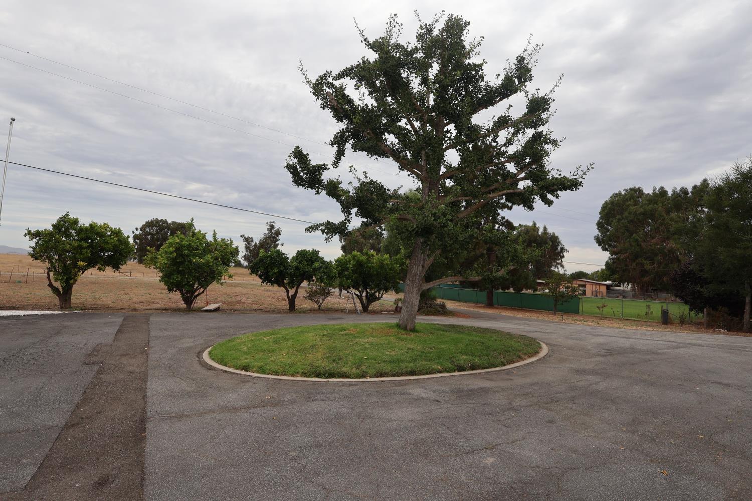 307 Mansfield Road Hollister, CA 95023 - Photo 8 of 47