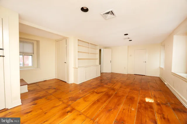 $699,900 | 69 East Oakland Avenue, Doylestown, PA 18901