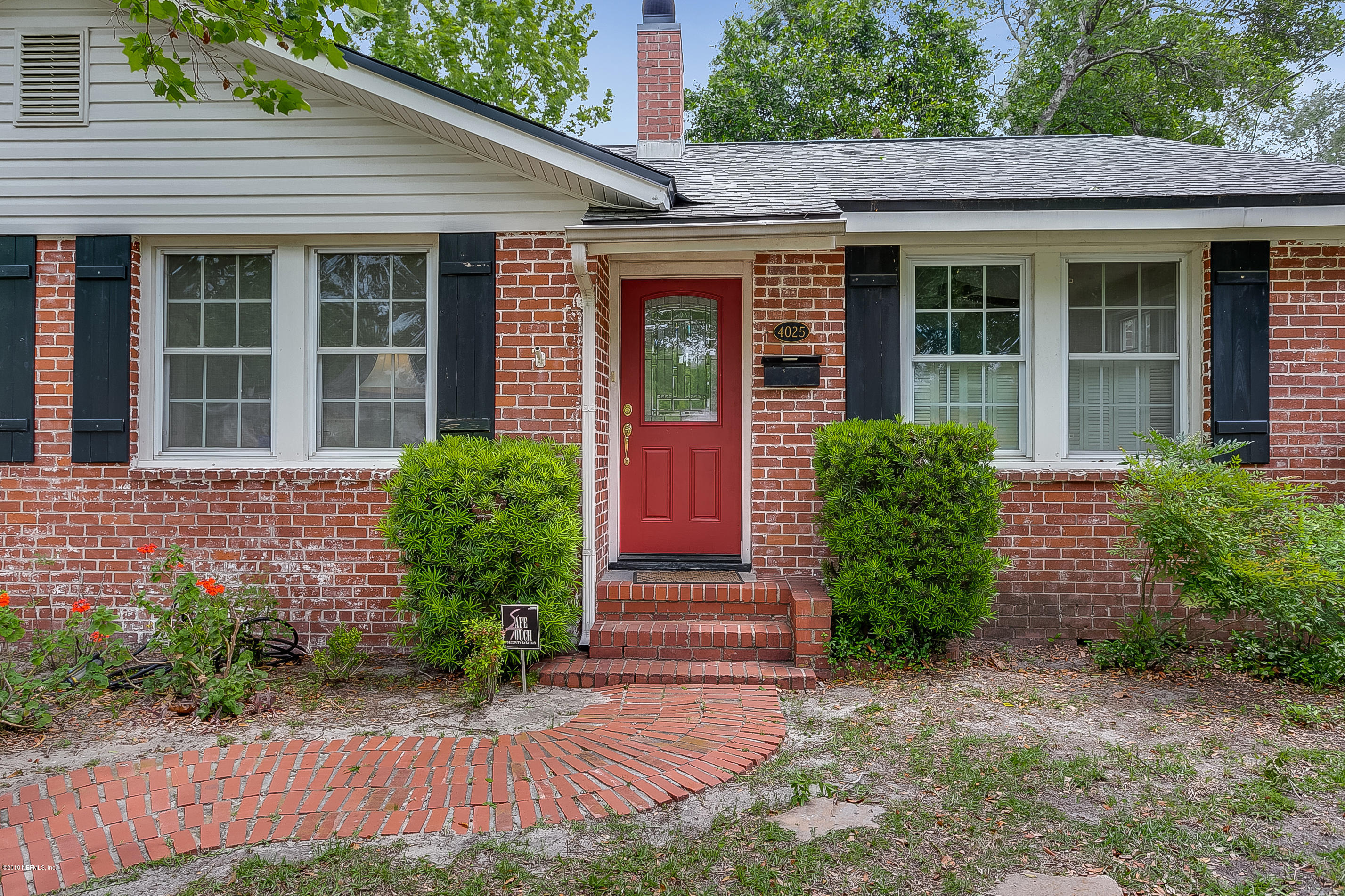 4025 Birmingham Road Jacksonville, FL 32207 - Photo 3 of 28 003_Entryway