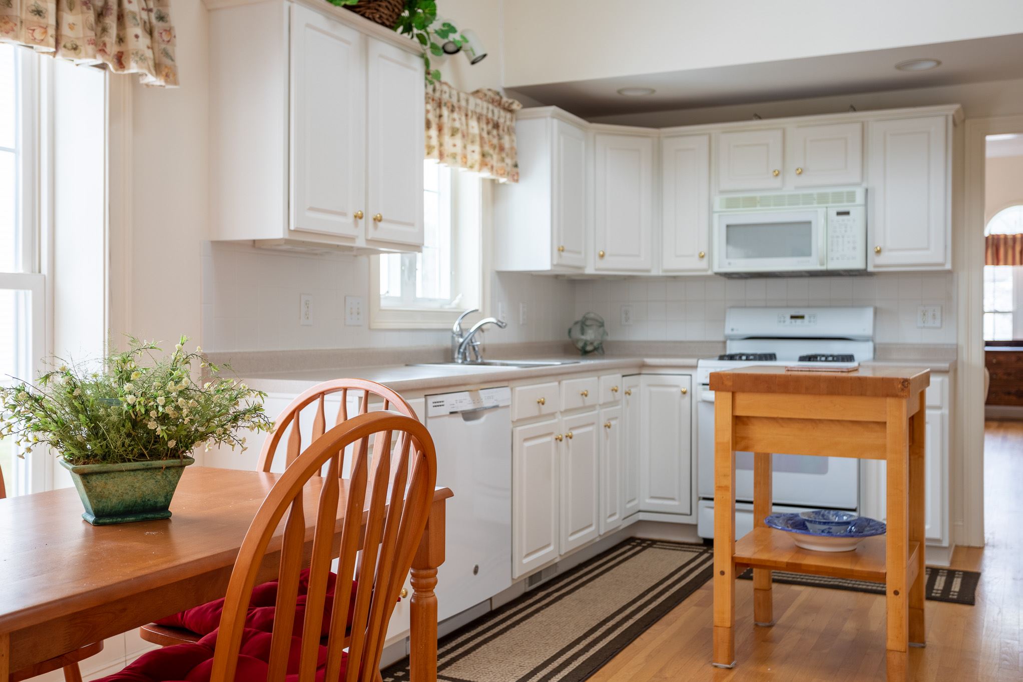 27 Hampton Meadows Hampton, NH 03842 - Photo 12 of 36