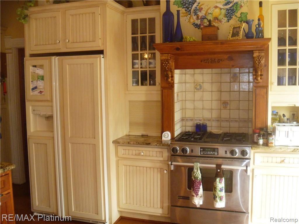 703 North State Street Howell, MI 48843 - Photo 4 of 14 Kitchen