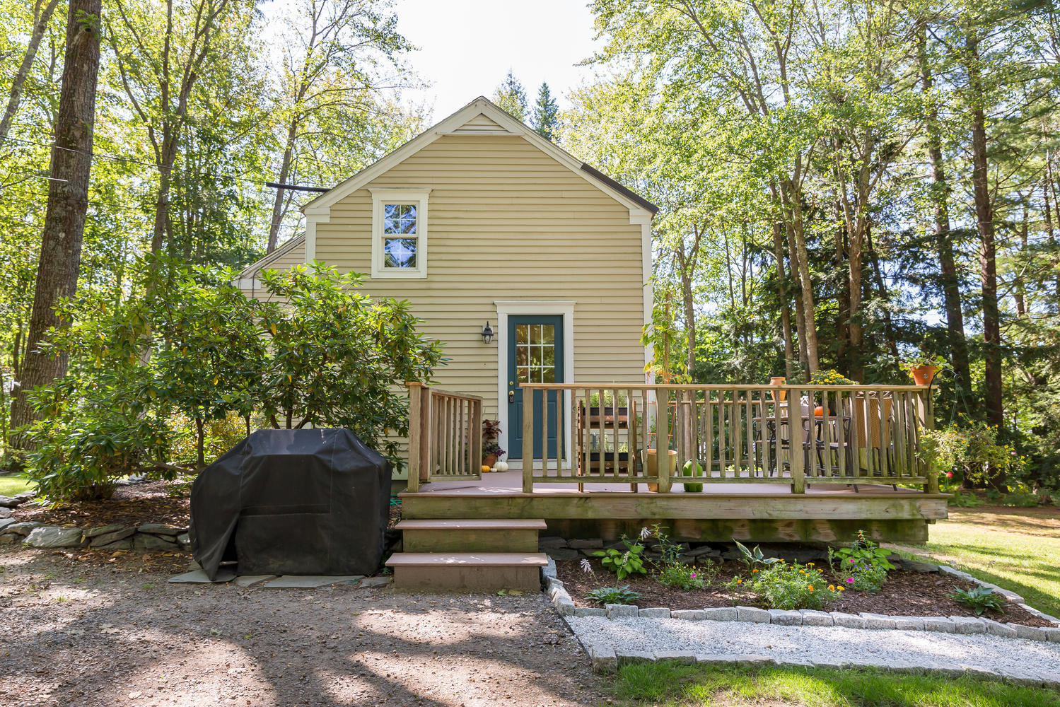 140 Old Blue Point Rd-large-004-037-Side