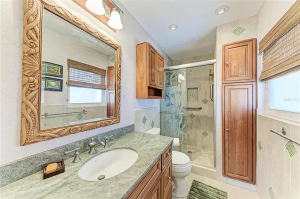 a bath room with a bath tub