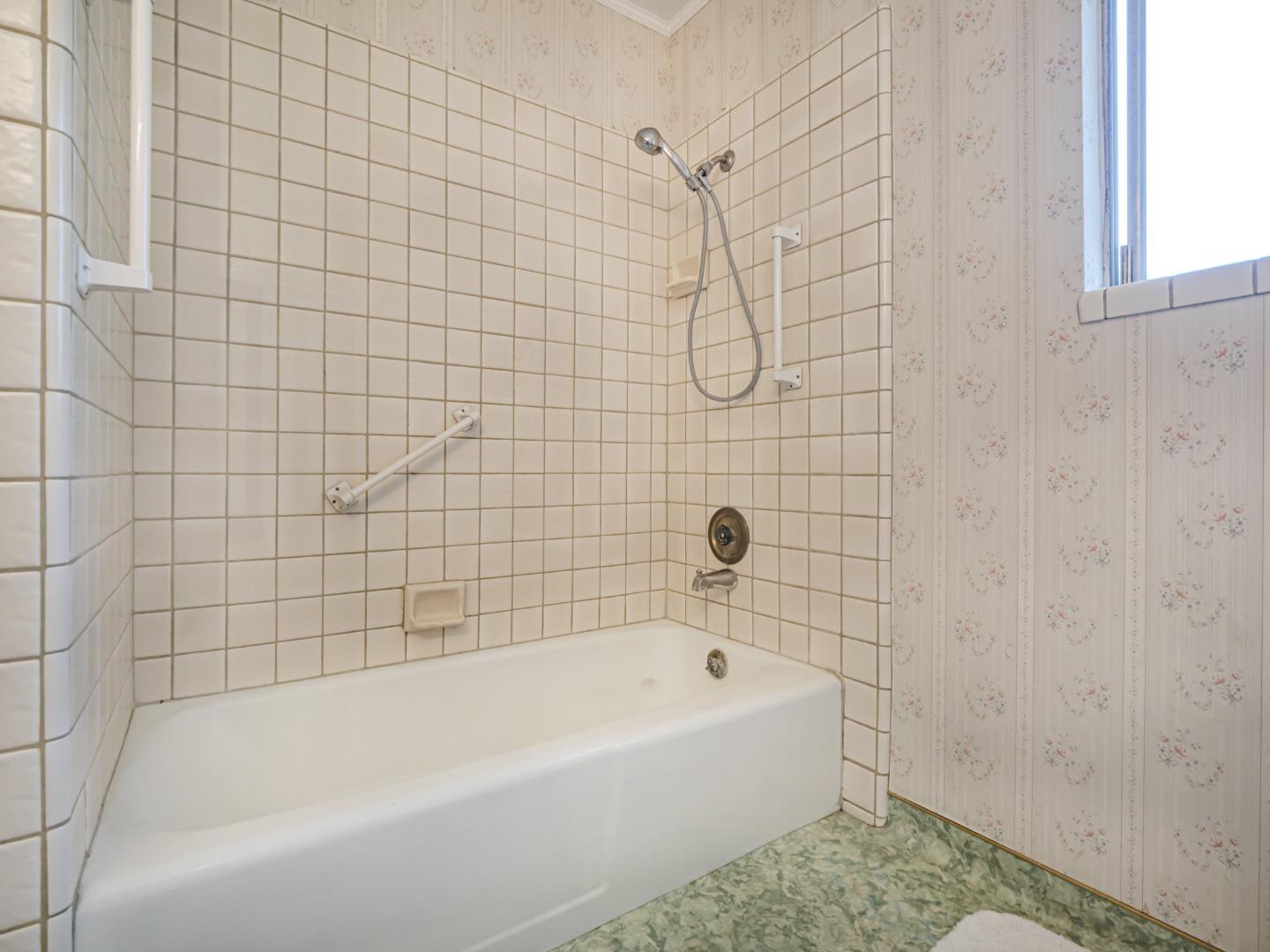 135 McKay Road Aptos, CA 95003 - Photo 36 of 57 a bathroom with a bathtub