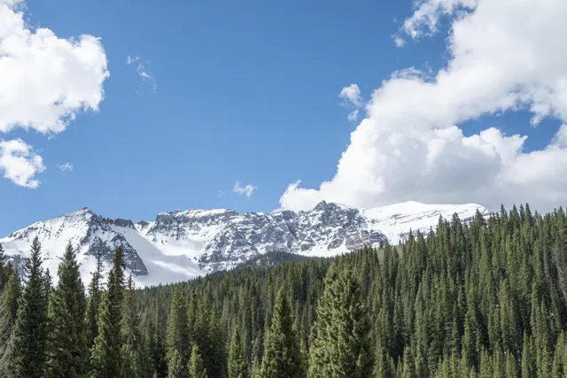 a view of a fountain in front of a house