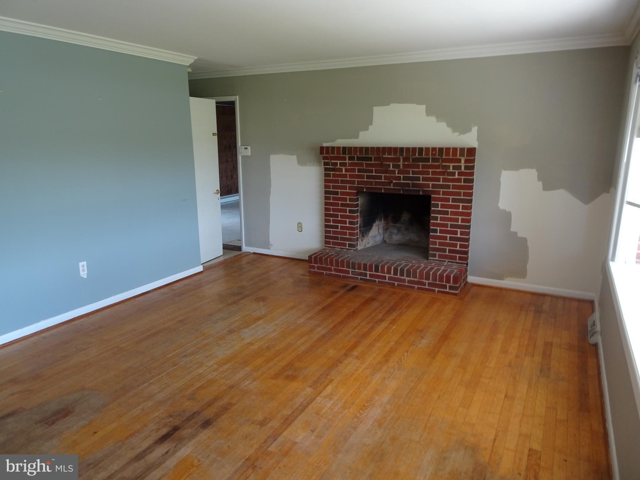 11810 Old Annapolis Road Frederick, MD 21701 - Photo 4 of 17 Living Room
