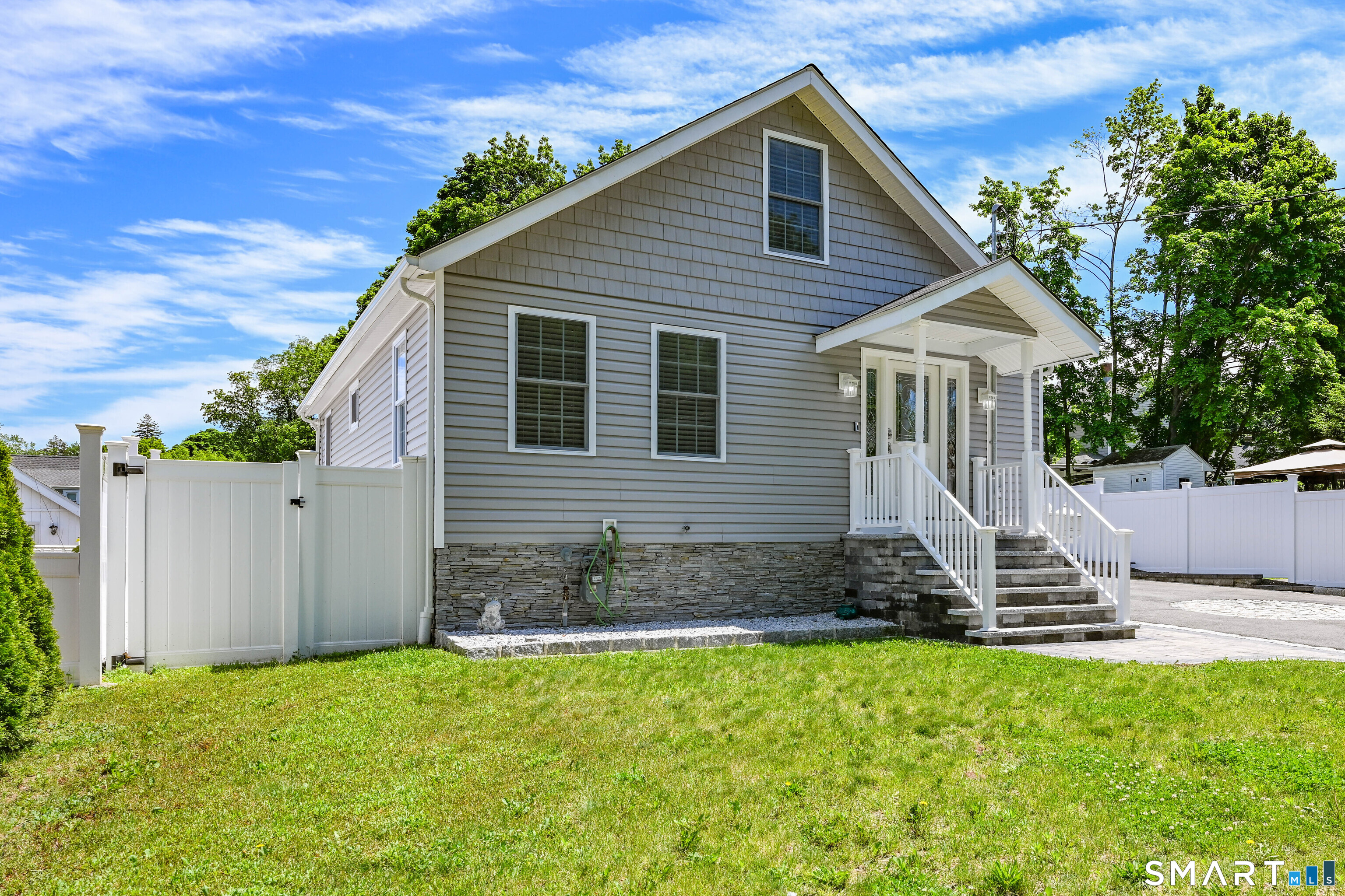 222 Hamilton Street Meriden, CT 06451 - Photo 3 of 33