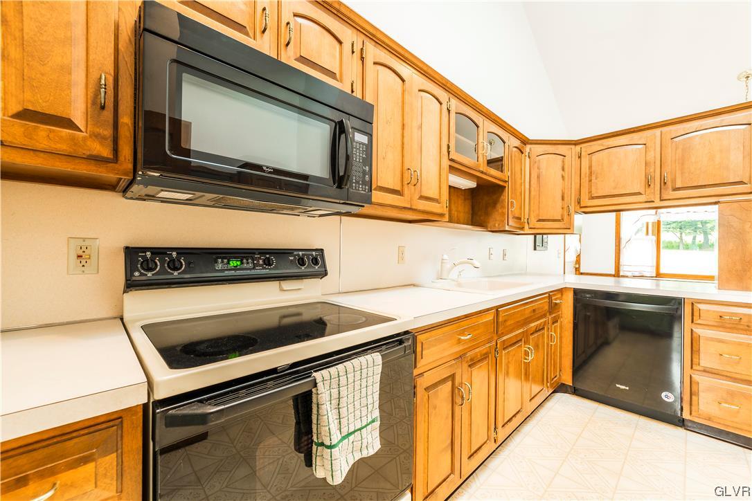 4293 Scheidys Road Whitehall, PA 18052 - Photo 8 of 36 Gallery Image 8