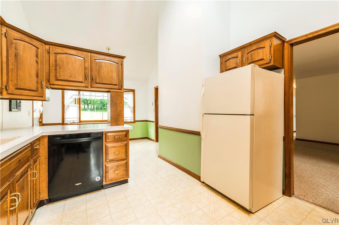 4293 Scheidys Road Whitehall, PA 18052 - Photo 9 of 36 Gallery Image 9