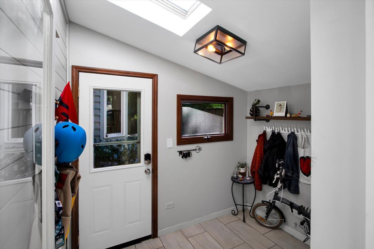 305 Dunbar Road Mundelein, IL 60060 - Photo 10 of 39 Gallery Image 10