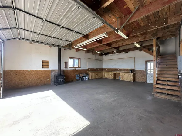 a view of empty room with window
