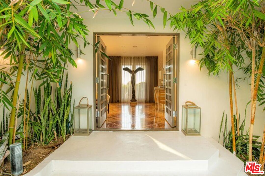 1425 Devlin Drive Los Angeles, CA 90069 - Photo 4 of 15 a view of a room with brick walls