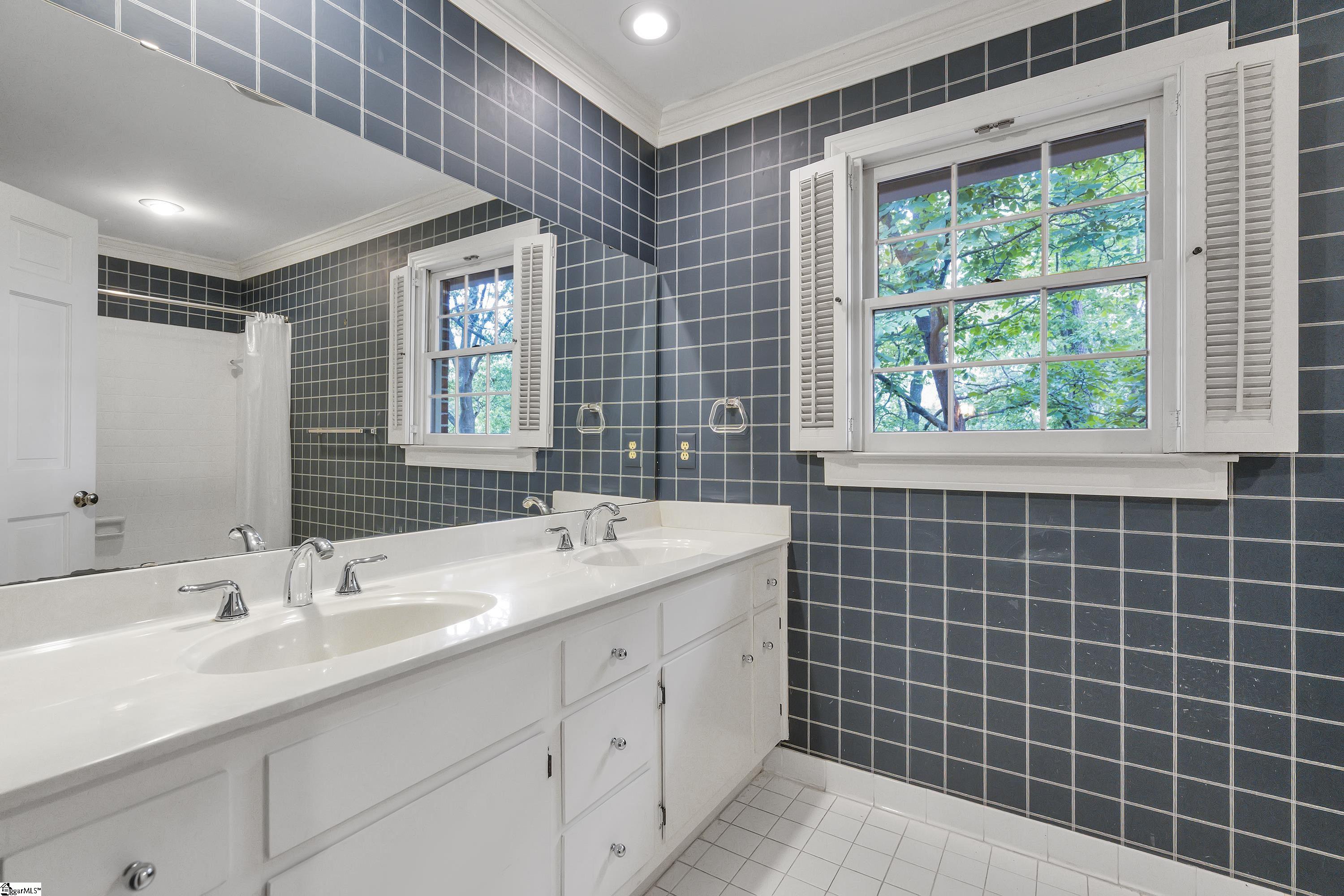 1624 Parkins Mill Road Greenville, SC 29607 - Photo 23 of 36